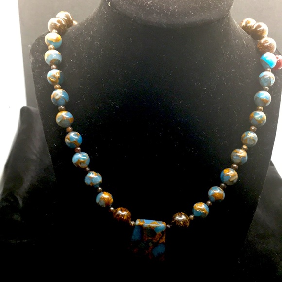 LIGHT BLUE and GOLD CLINQUANT STONE NECKLACE - Picture 1 of 3